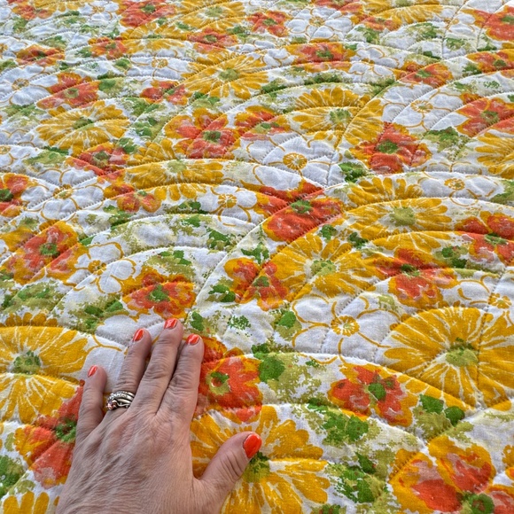 Vintage 1970s quilted comforter, orange yellow green flowers, handmade, twin - Picture 2 of 8